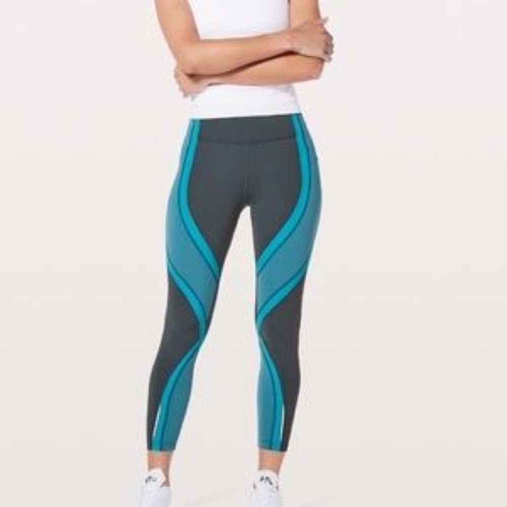 Lululemon Wild Twist Tights Size 4